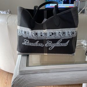 AUTHENTIC reversible BURBERRY tote